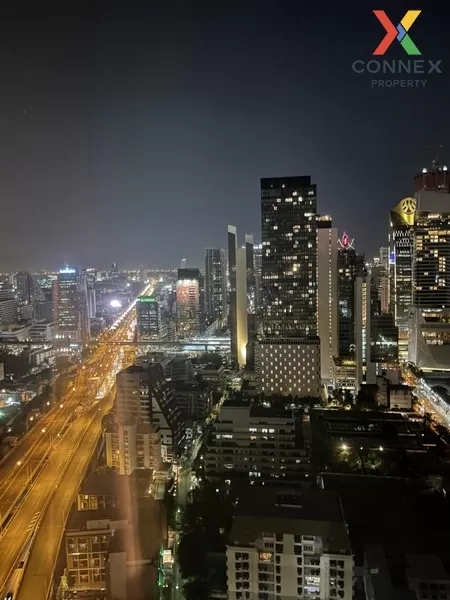 FOR RENT condo , Life One Wireless , corner unit , BTS-Phloen Chi