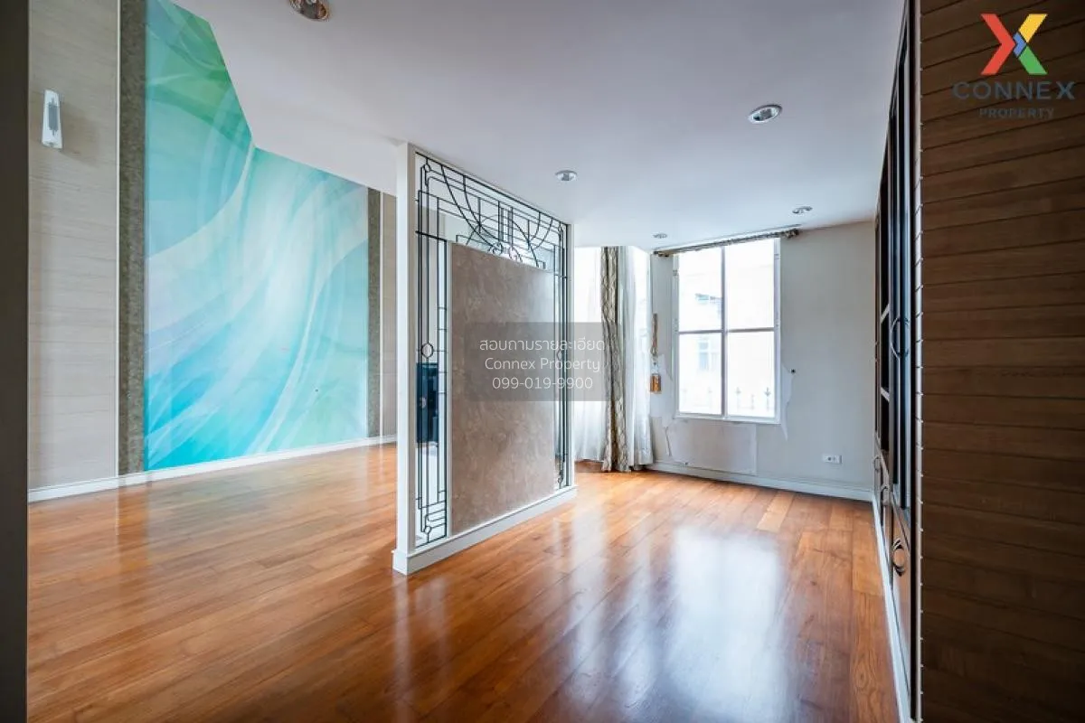 FOR RENT townhome , Baan Klang Krung Thonglor , high floor , BTS-