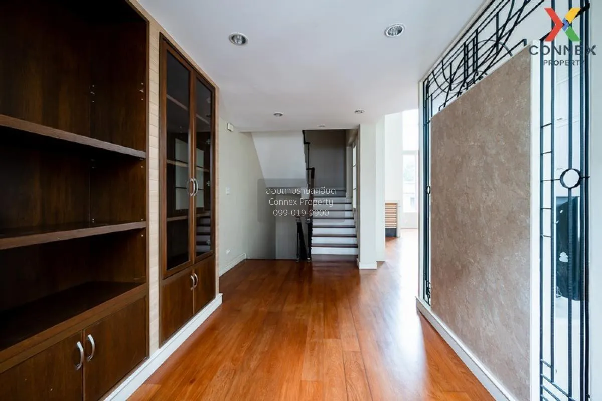 FOR RENT townhome , Baan Klang Krung Thonglor , high floor , BTS-