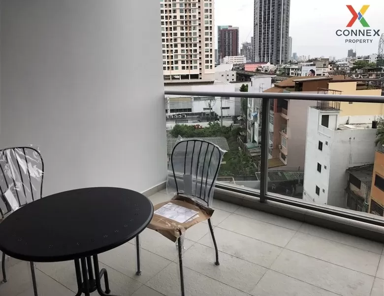 FOR RENT condo , The Lofts Ekkamai , high floor , BTS-Ekkamai , P