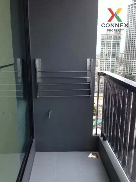 FOR RENT condo , RHYTHM Sukhumvit 44/1 , Duplex , high floor , BT