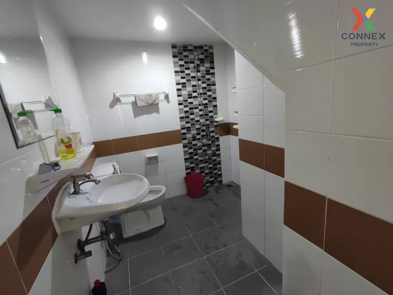 FOR SALE townhome , The Modish Bangbuathong , wide frontage , Lam