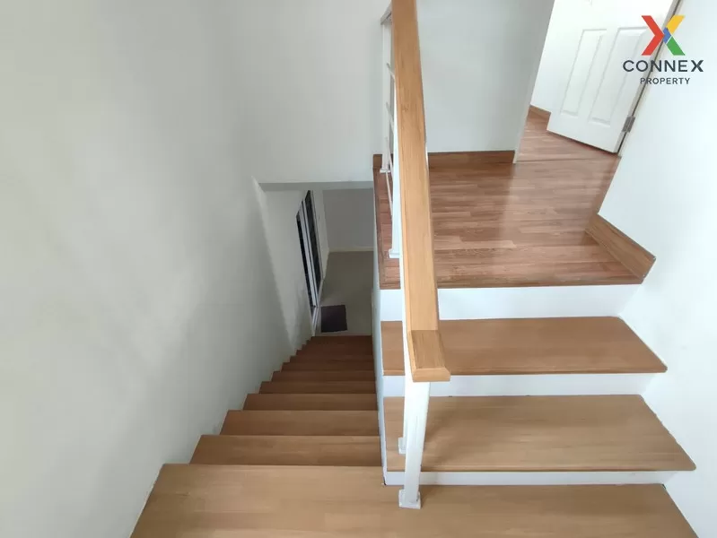 FOR SALE townhome , The Modish Bangbuathong , wide frontage , Lam