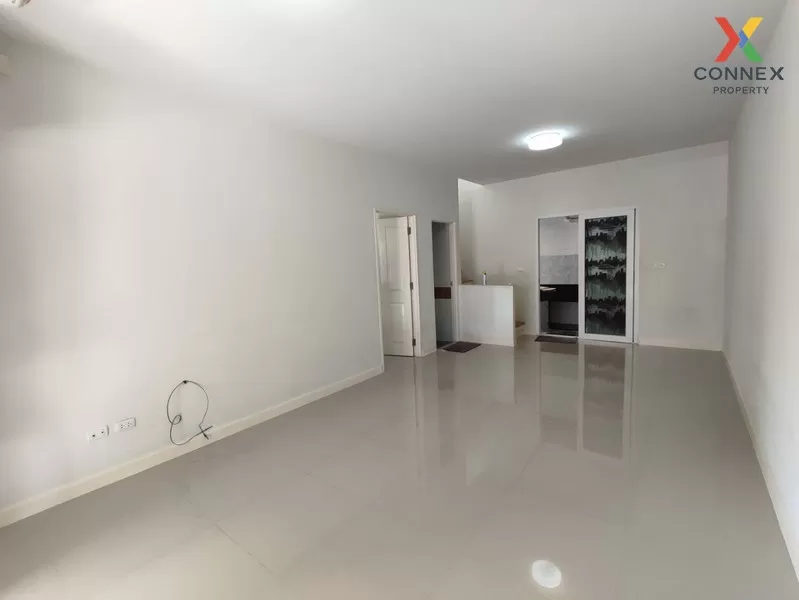FOR SALE townhome , The Modish Bangbuathong , wide frontage , Lam 3