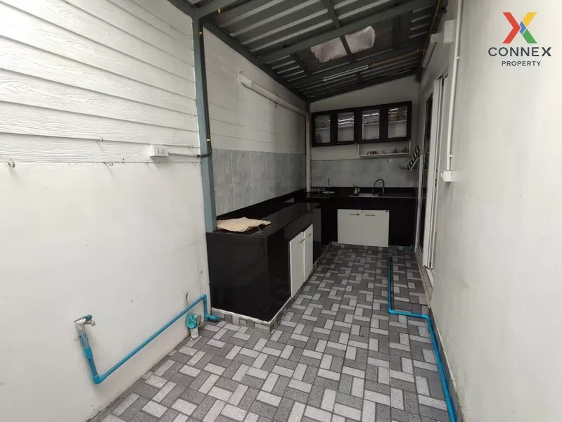 FOR SALE townhome , The Modish Bangbuathong , wide frontage , Lam