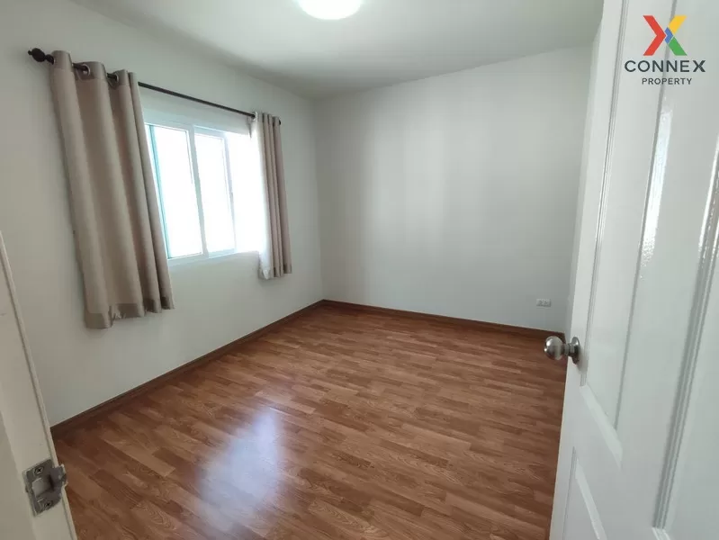 FOR SALE townhome , The Modish Bangbuathong , wide frontage , Lam