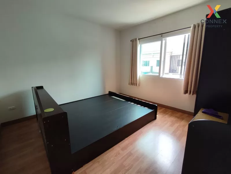 FOR SALE townhome , The Modish Bangbuathong , wide frontage , Lam