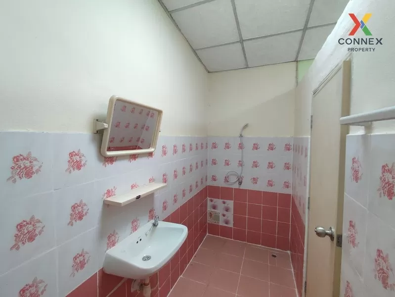 ทาวน์โฮม รีโนเวทใหม่ ม.ฉัตรไพลิน ต.ระแหง อ.ลาดหลุมแก้ว จ.ปทุมธานี