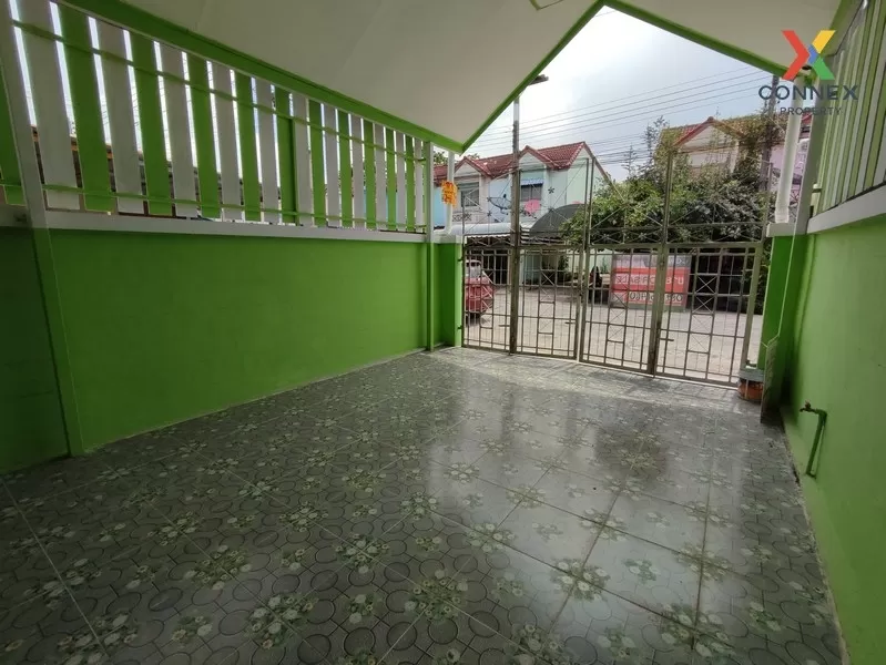 ทาวน์เฮ้าส์ 2 ชั้น รีโนเวตใหม่ทั้งหลัง หมู่บ้านแดนทองวิลเลจ อ.สาม 3