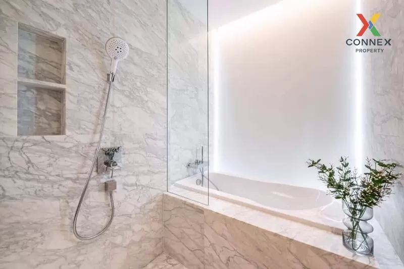 FOR RENT condo , Khun By Yoo , Duplex , high floor , BTS-Thong Lo