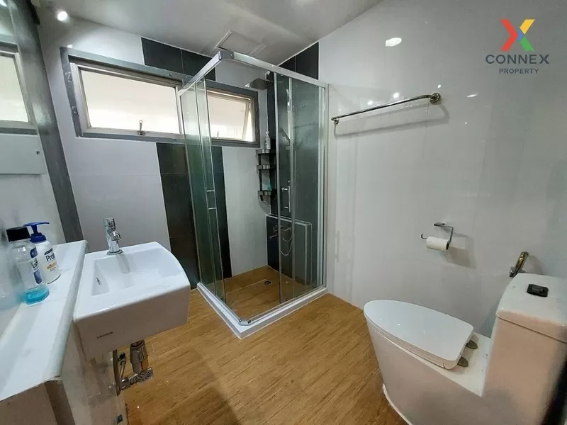 FOR SALE condo , Waterford Diamond 30/1 , Duplex , corner unit , 