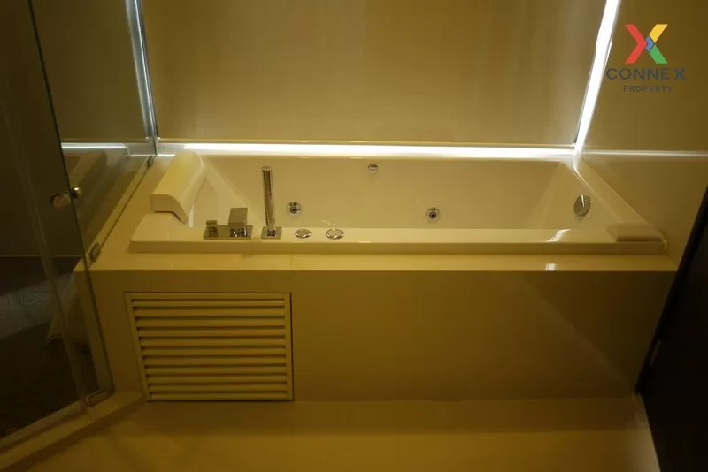 FOR RENT condo , RHYTHM Sukhumvit 44/1 , Duplex , high floor , BT 4