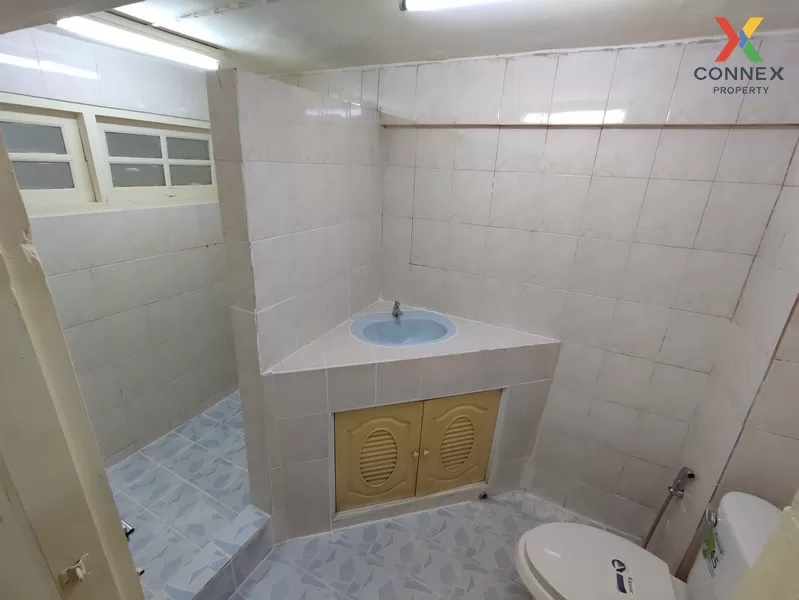 FOR SALE commercial building , wide frontage , Talat Bang Khen , 