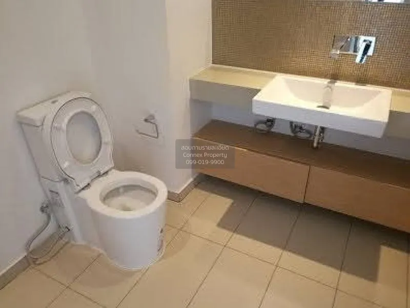 FOR RENT condo , The Lofts Ekkamai , Duplex , wide frontage , BTS