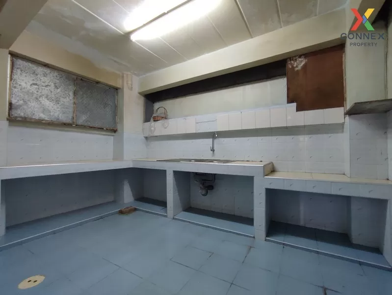 ขายถูก อาคารพาณิชย์ 3.5 ชั้น บ้านกล้วย-ไทรน้อย บางบัวทอง CX-04106