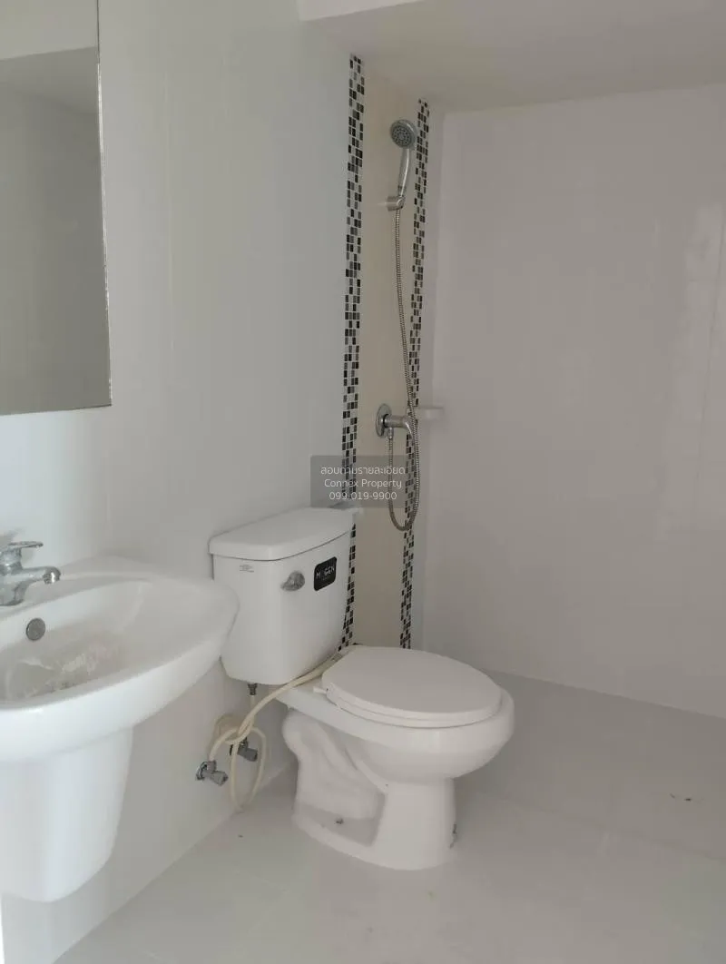 FOR SALE townhome Lio Rattanathibet-Westgate , corner unit , wide