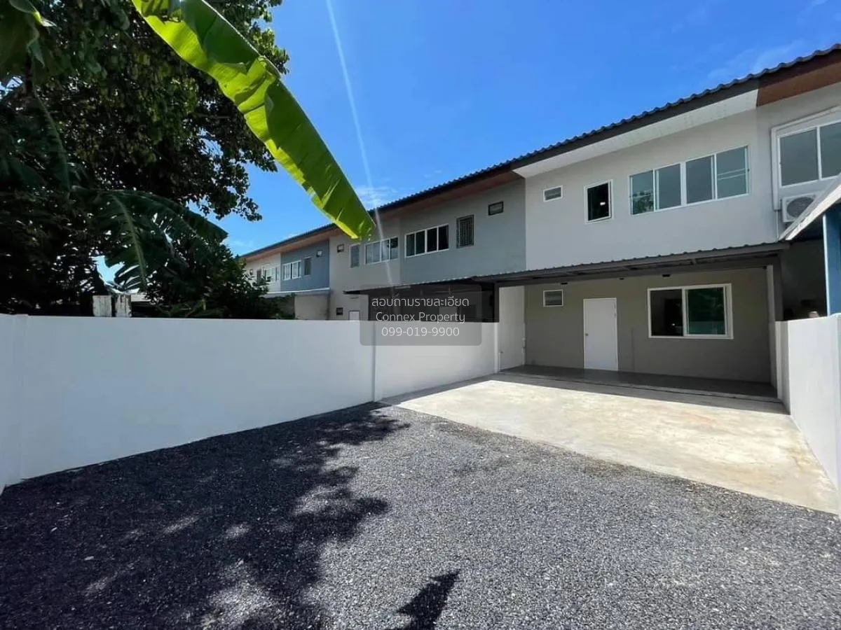 For Sale Townhouse/Townhome  , Sap Yangyuen , newly renovated , B