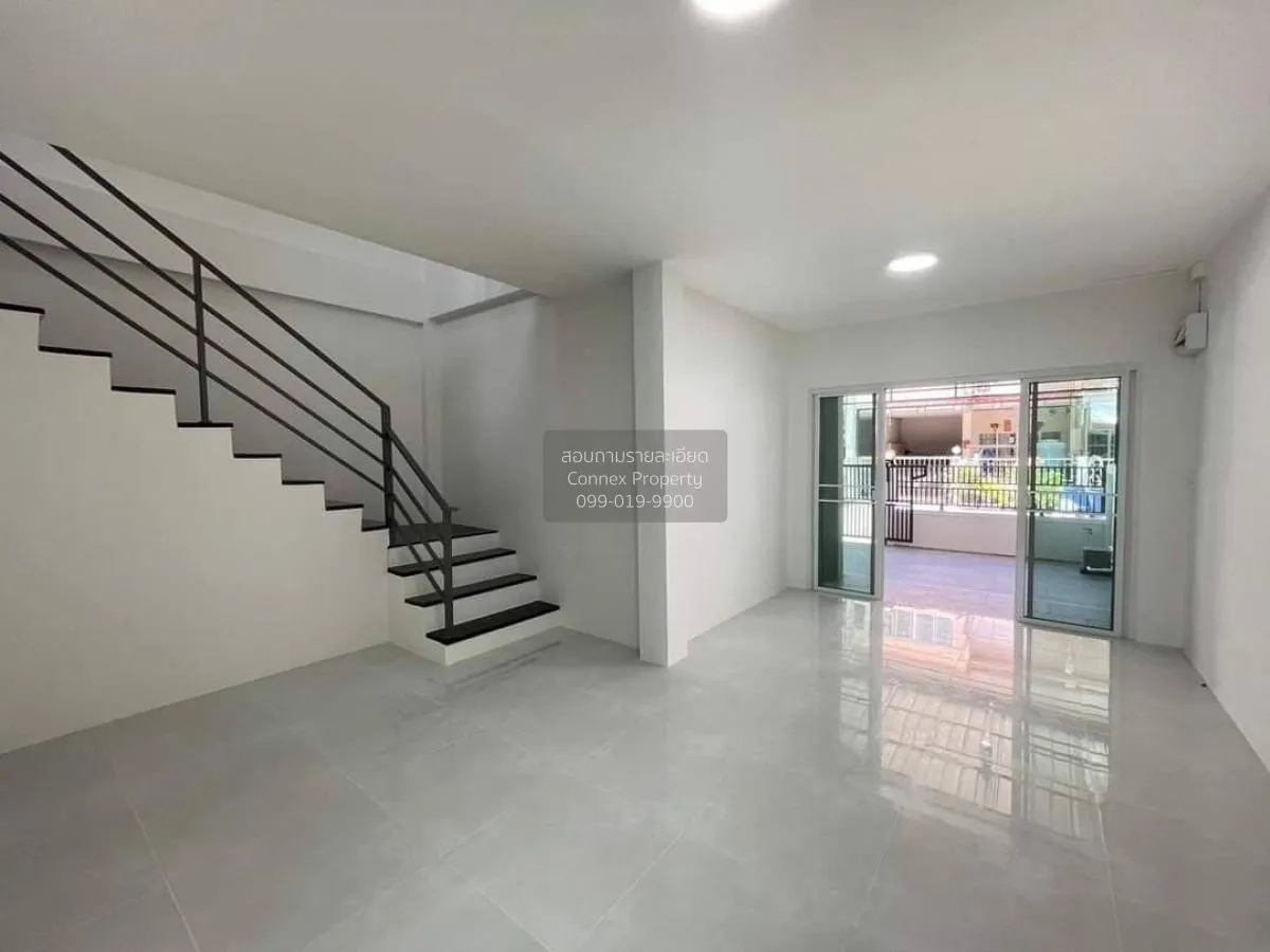 For Sale Townhouse/Townhome  , Sap Yangyuen , newly renovated , B