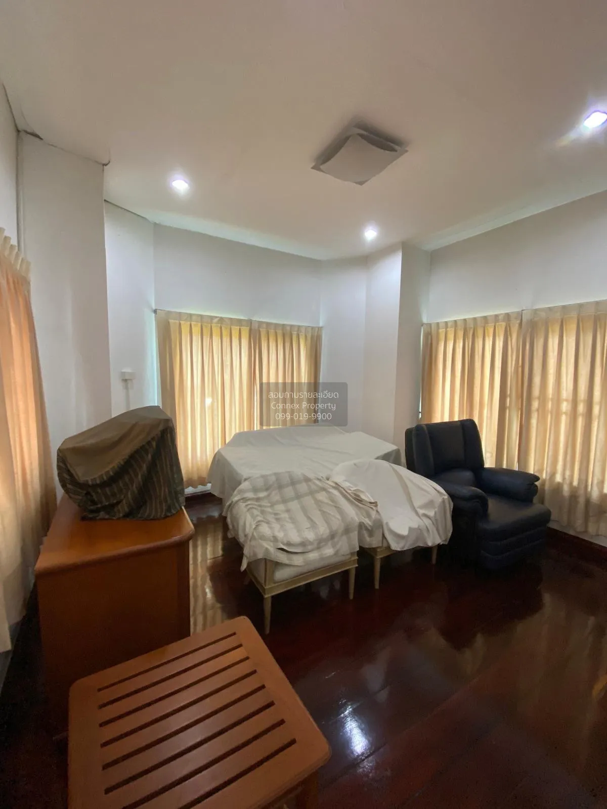 For Sale Single house, 2 floors, large house, next to the Chao Ph