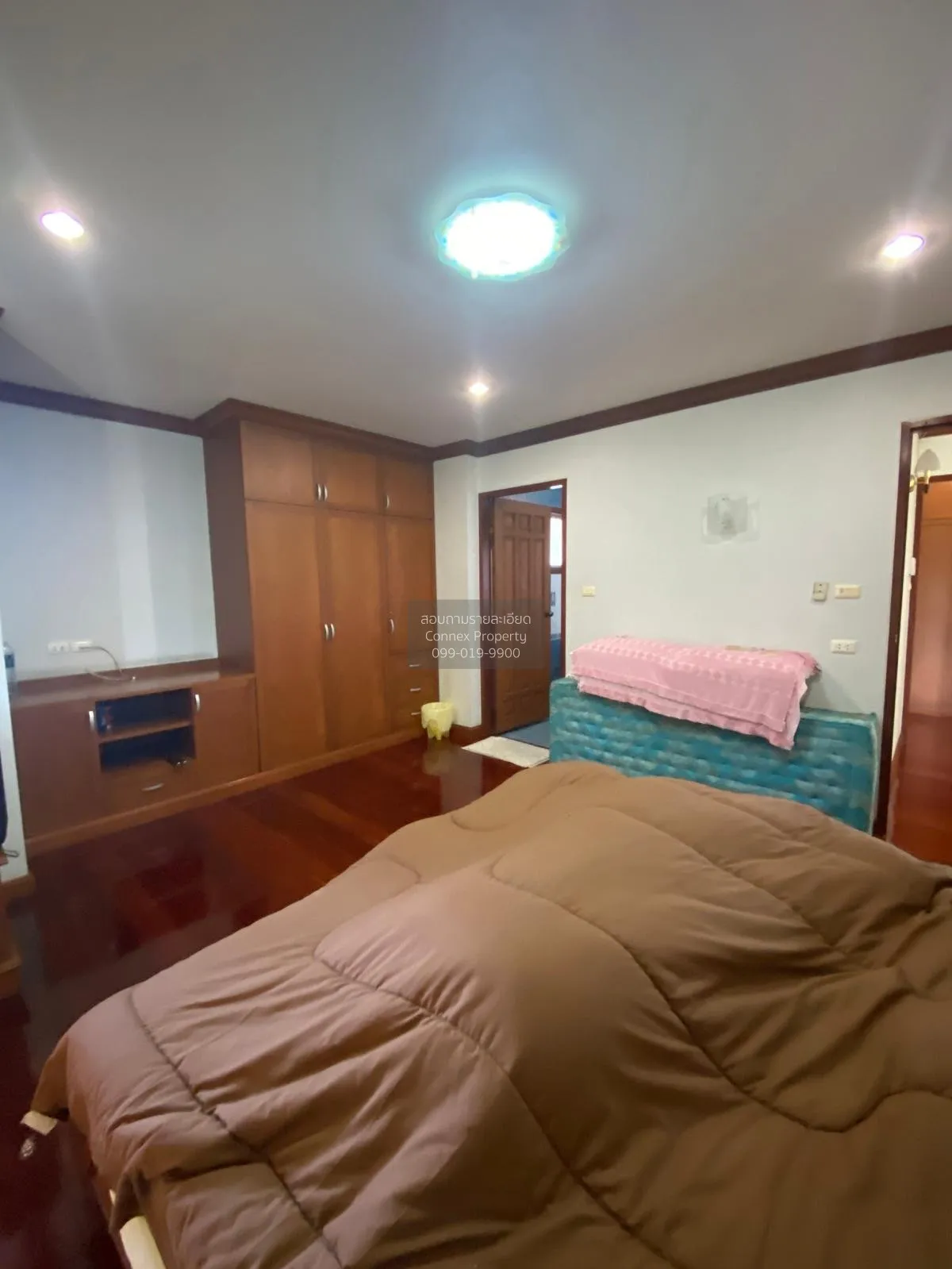 For Sale Single house, 2 floors, large house, next to the Chao Ph