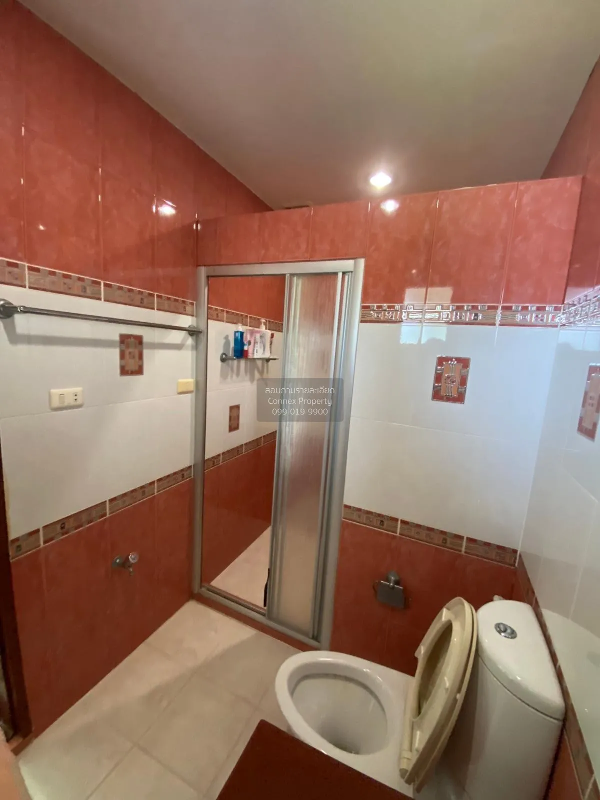 For Sale Single house, 2 floors, large house, next to the Chao Ph