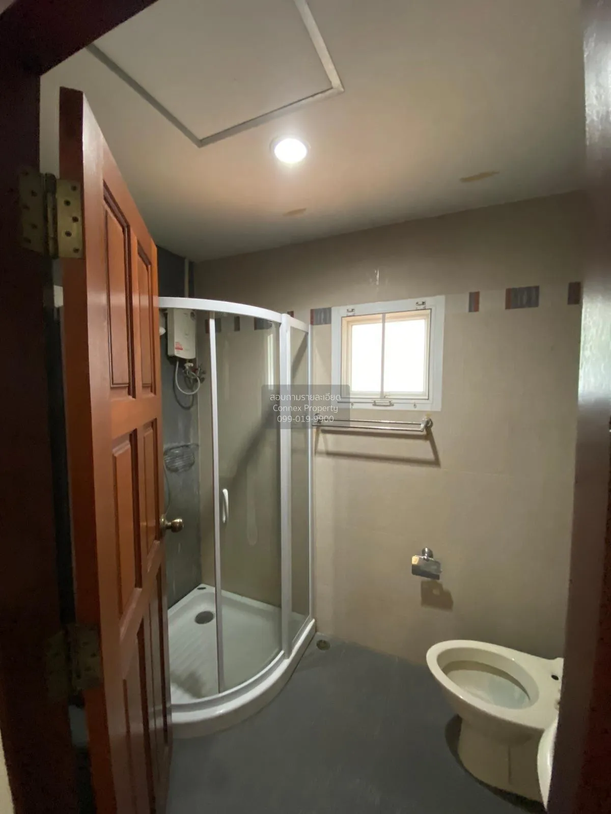 For Sale Single house, 2 floors, large house, next to the Chao Ph