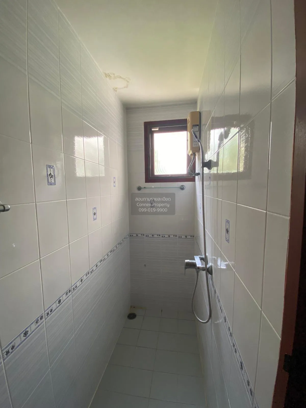 For Sale Single house, 2 floors, large house, next to the Chao Ph