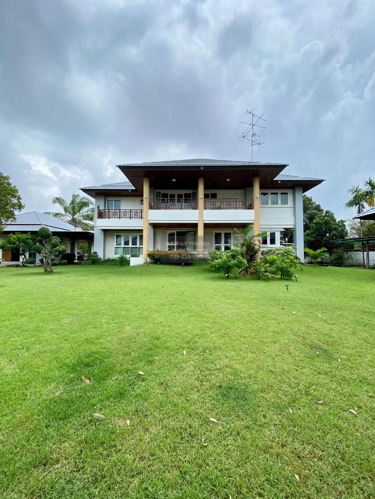 For Sale Single house, 2 floors, large house, next to the Chao Ph