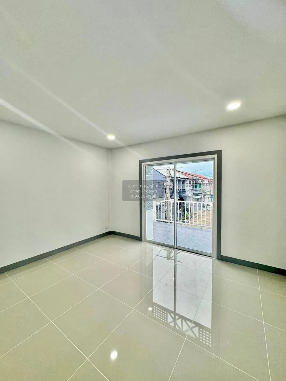 For Sale Townhouse/Townhome  ,  Baan Piyawararom 1 , newly renova