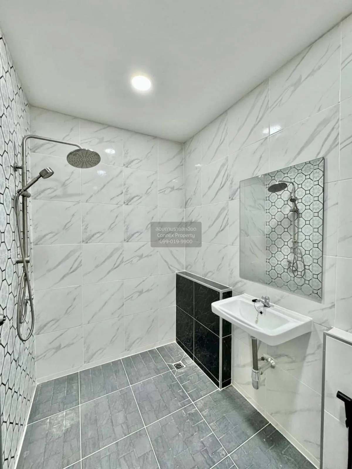 For Sale Townhouse/Townhome  ,  Baan Piyawararom 1 , newly renova