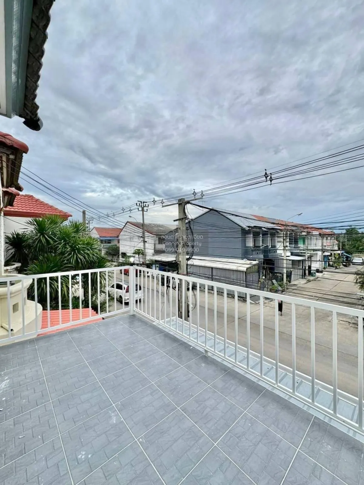 For Sale Townhouse/Townhome  ,  Baan Piyawararom 1 , newly renova