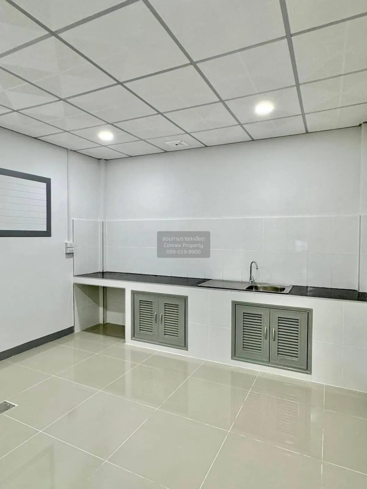 For Sale Townhouse/Townhome  ,  Baan Piyawararom 1 , newly renova