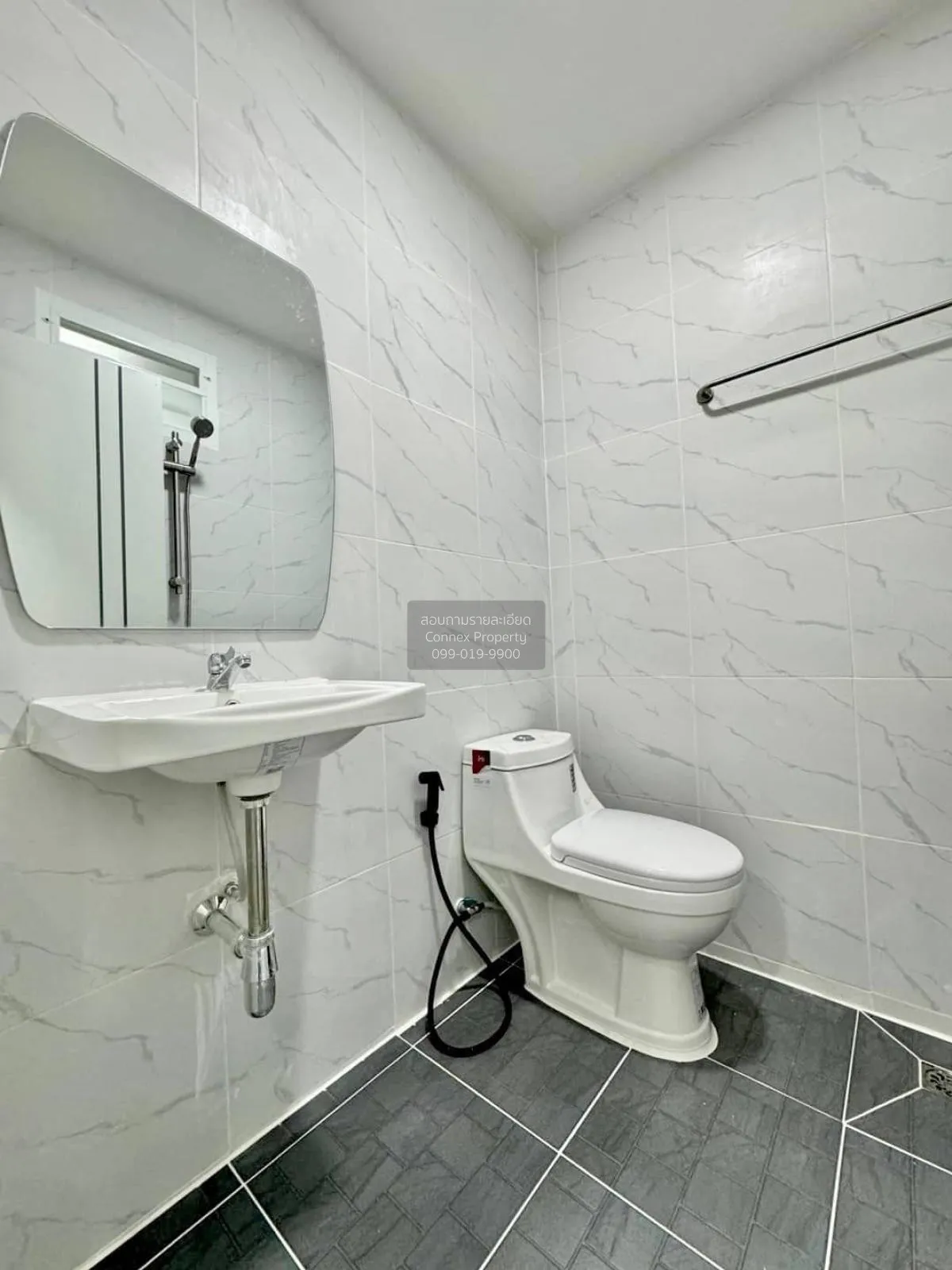 For Sale Townhouse/Townhome  ,  Baan Piyawararom 1 , newly renova