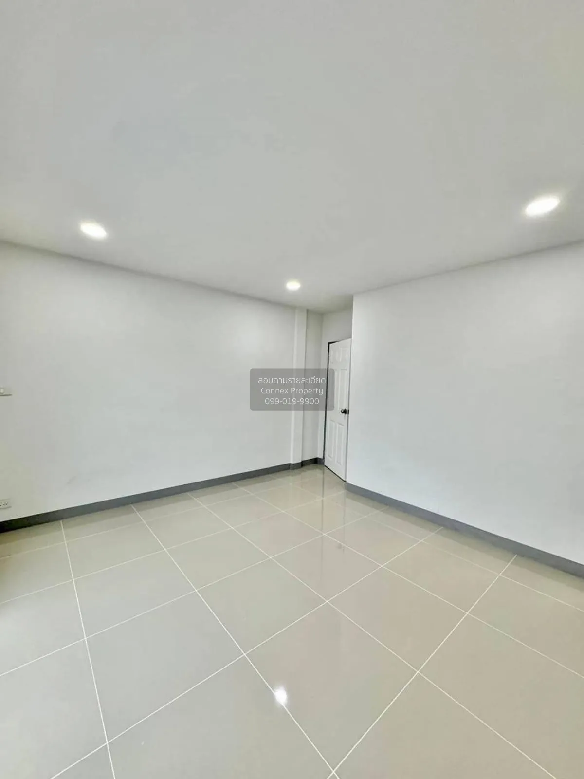 For Sale Townhouse/Townhome  ,  Baan Piyawararom 1 , newly renova