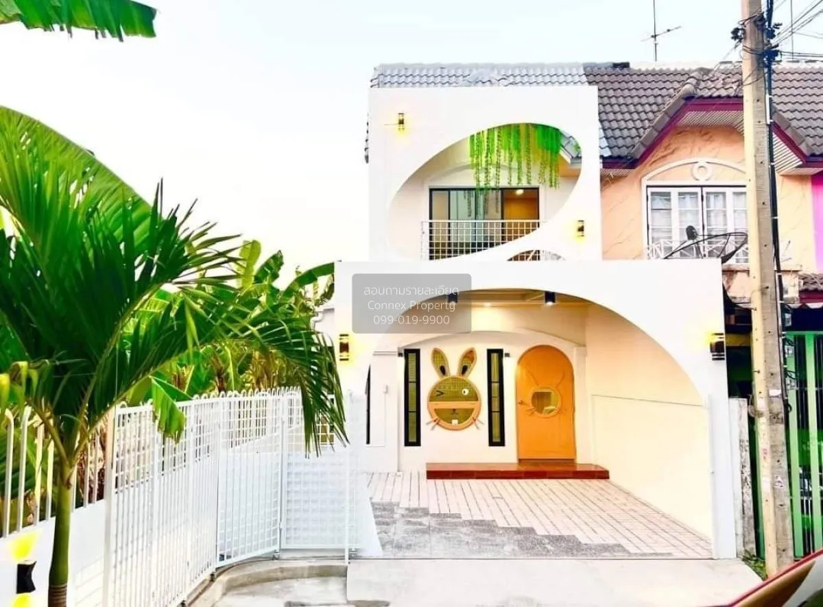 For Sale Townhouse/Townhome  , Baan Manawadee , corner unit , new 2