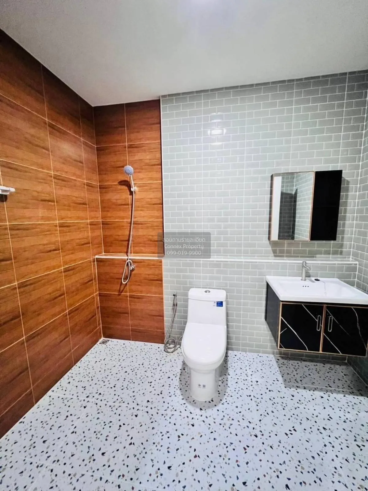 ขายทาวน์เฮ้าส์/ทาวน์โฮม  บ้านพิชาดา ห้องมุม รีโนเวทใหม่ พิมลราช บ