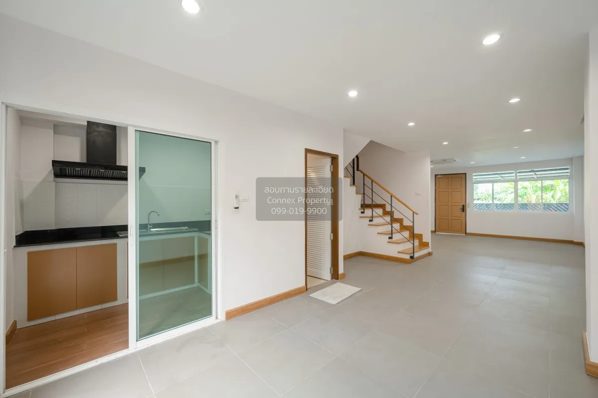 For Sale townhome Soi Nakniwat 48 , newly renovated , Lat Phrao , 3