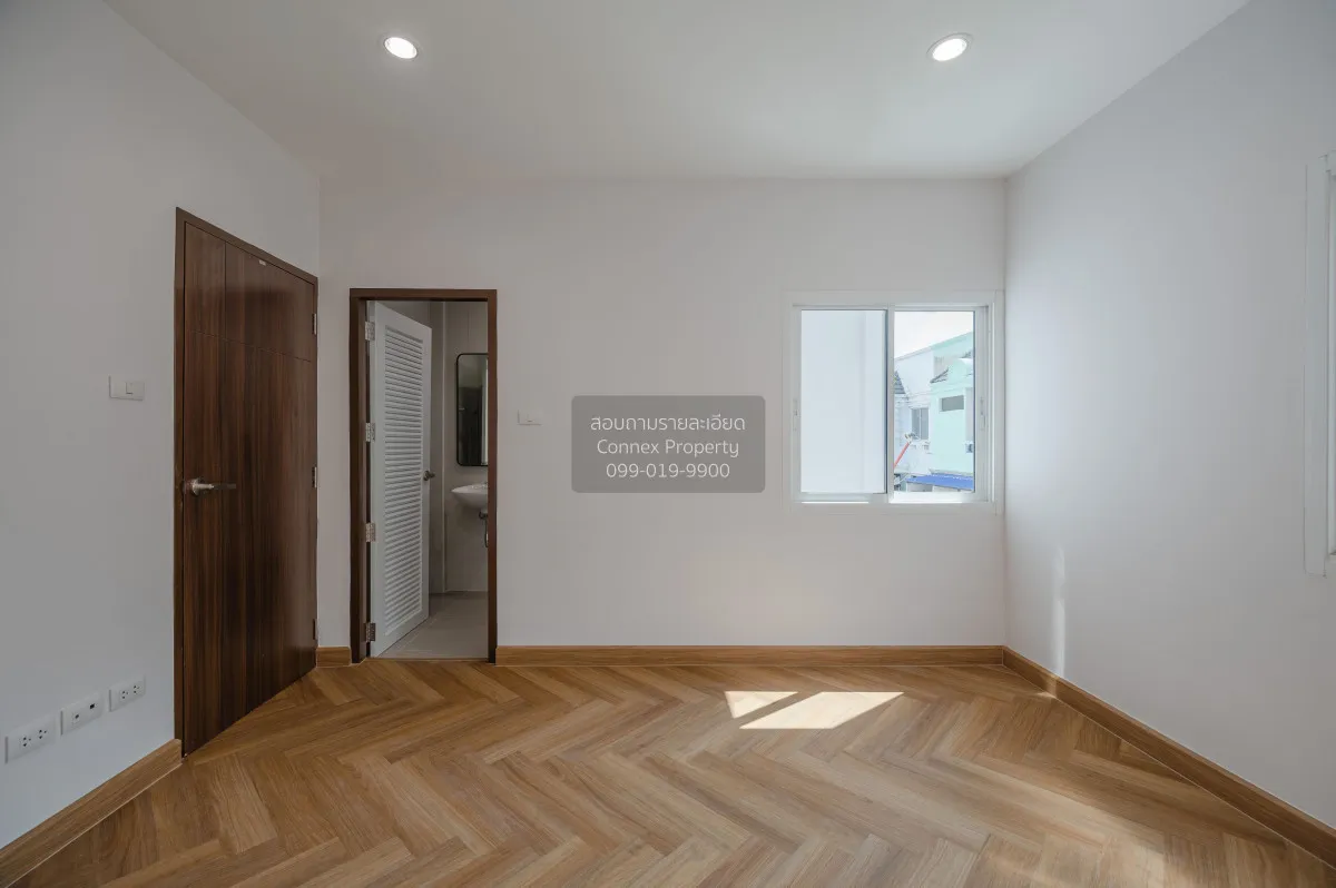 For Sale townhome Soi Nakniwat 48 , newly renovated , Lat Phrao ,