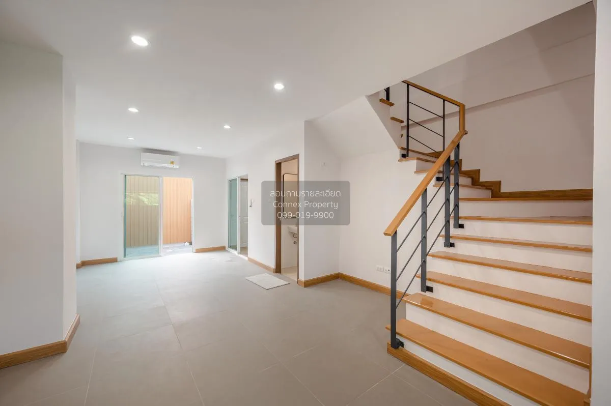 For Sale townhome Soi Nakniwat 48 , newly renovated , Lat Phrao , 2