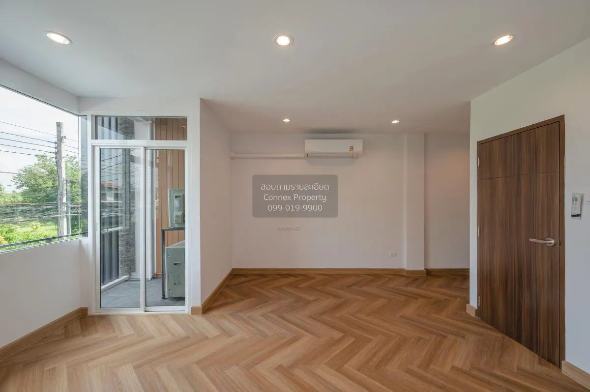 For Sale townhome Soi Nakniwat 48 , newly renovated , Lat Phrao ,