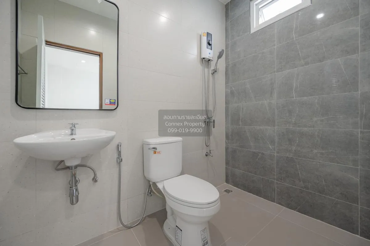 For Sale townhome Soi Nakniwat 48 , newly renovated , Lat Phrao ,