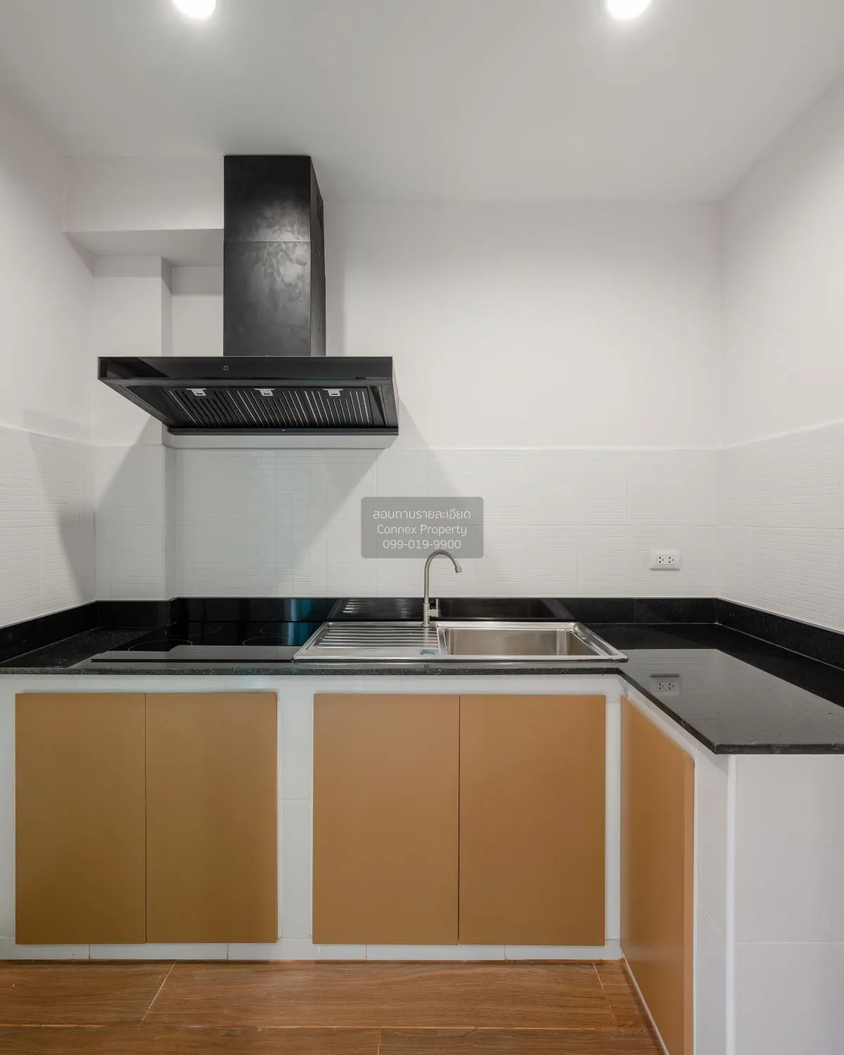 For Sale townhome Soi Nakniwat 48 , newly renovated , Lat Phrao ,