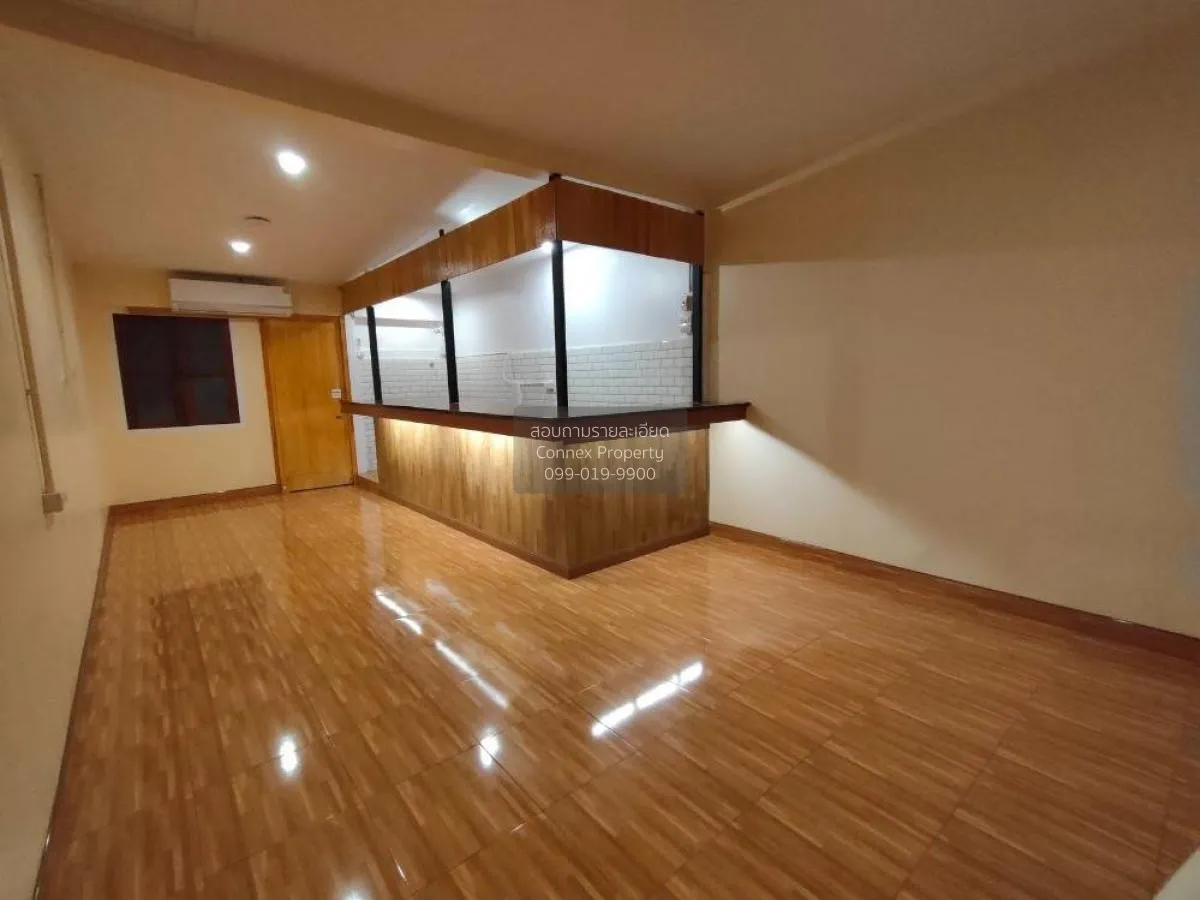 For Sale Commercial building for sale in Silom area, only 500 m. 