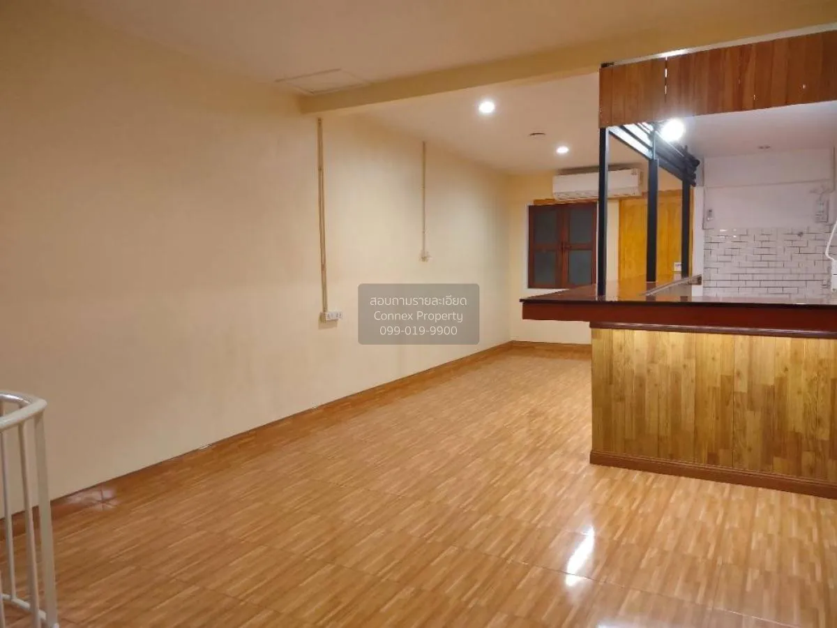 For Sale Commercial building for sale in Silom area, only 500 m. 