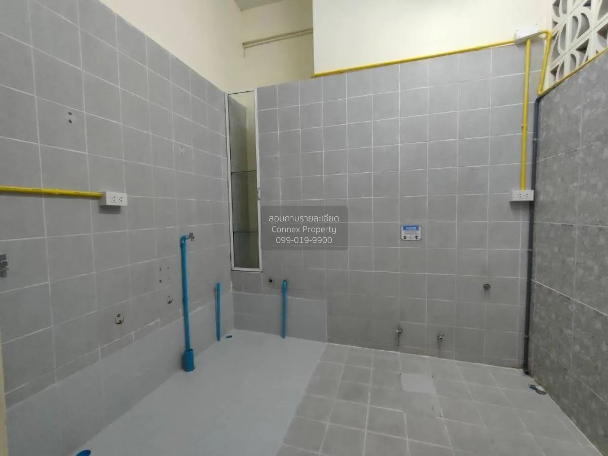 For Sale Commercial building for sale in Silom area, only 500 m. 