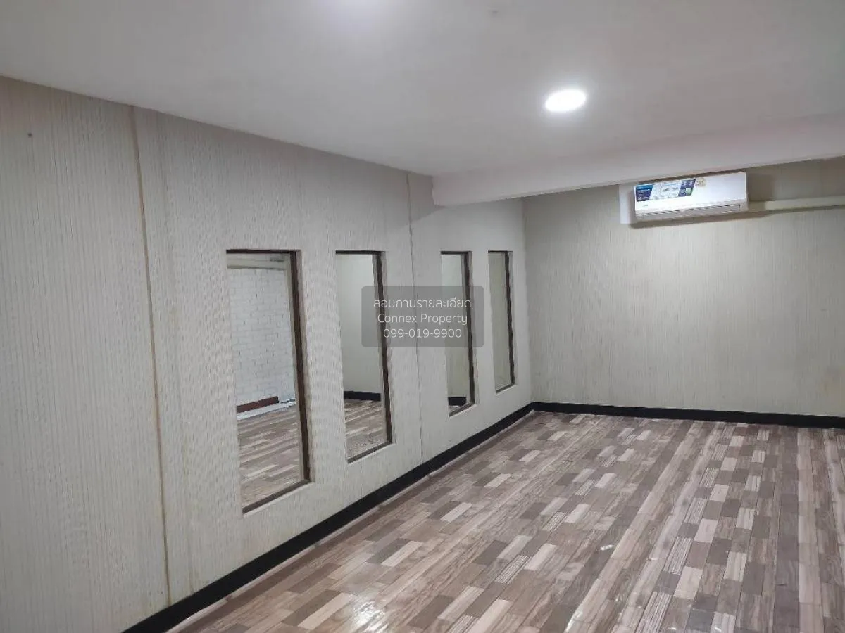 For Sale Commercial building for sale in Silom area, only 500 m. 