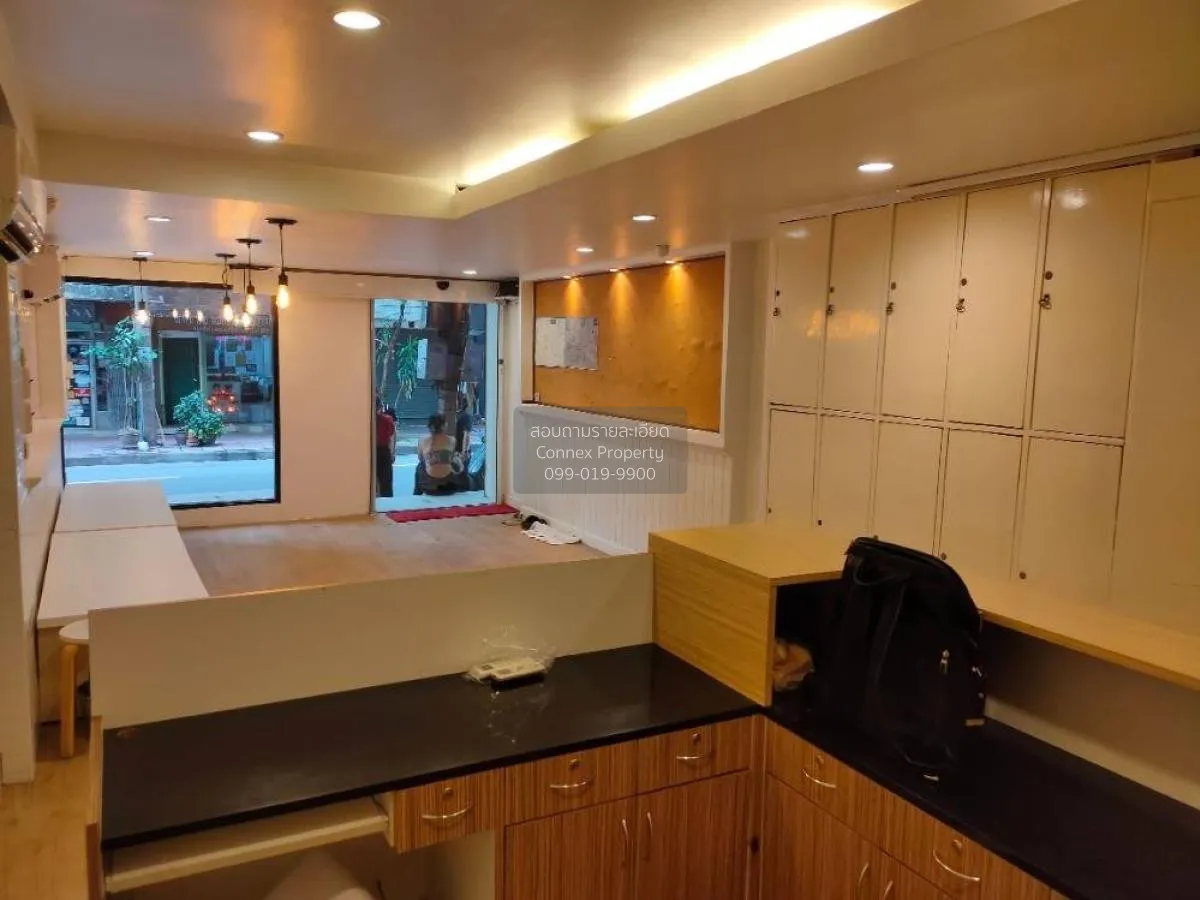 For Sale Commercial building for sale in Silom area, only 500 m.  4