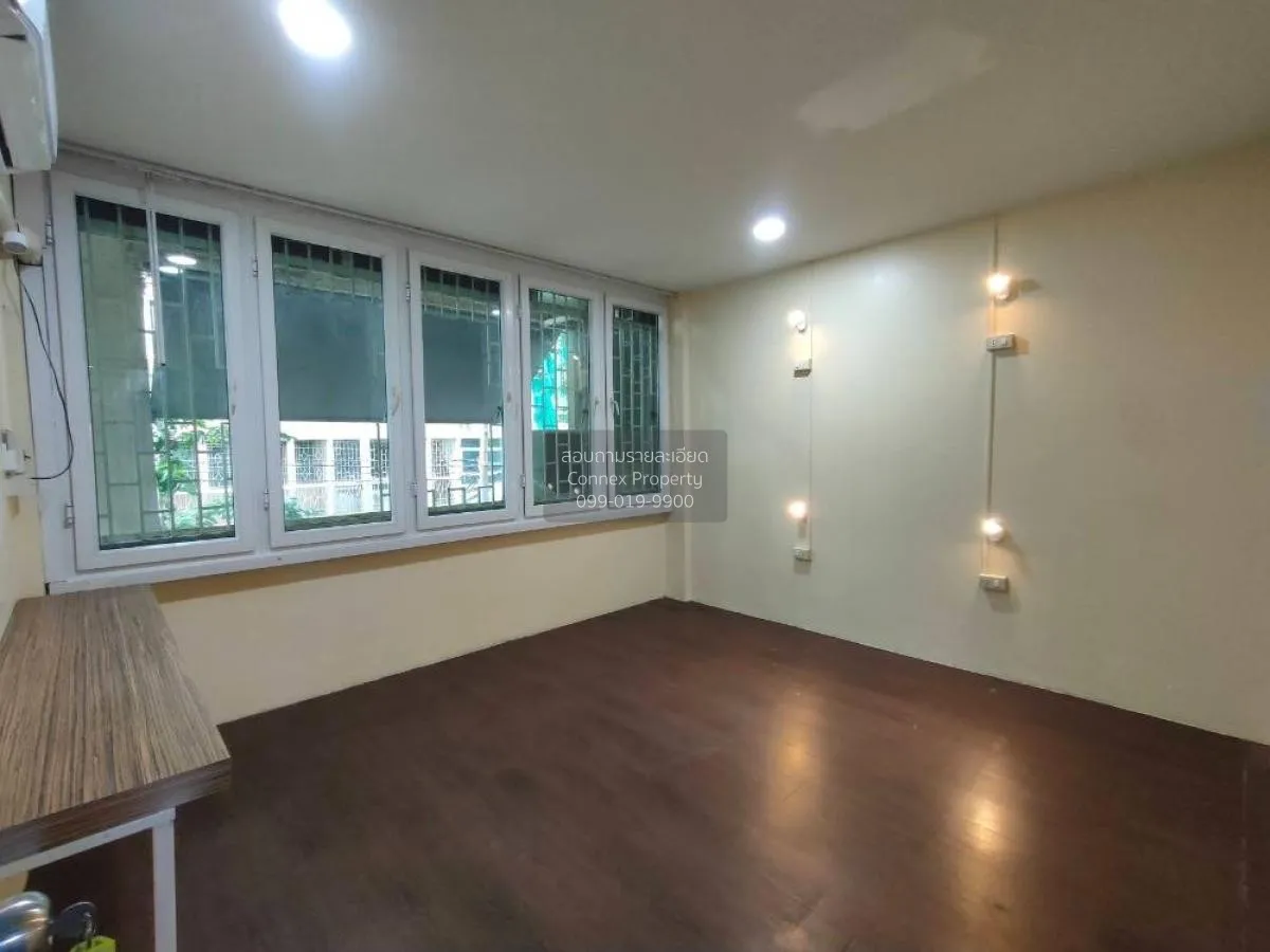 For Sale Commercial building for sale in Silom area, only 500 m. 
