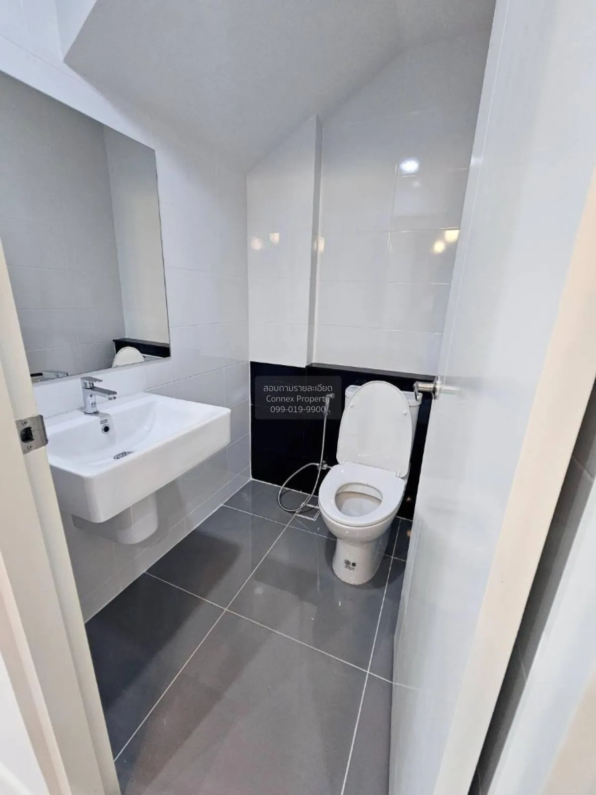 ขายทาวน์เฮ้าส์/ทาวน์โฮม  บ้านกลางเมือง พระราม 9-กรุงเทพกรีฑา ทับช