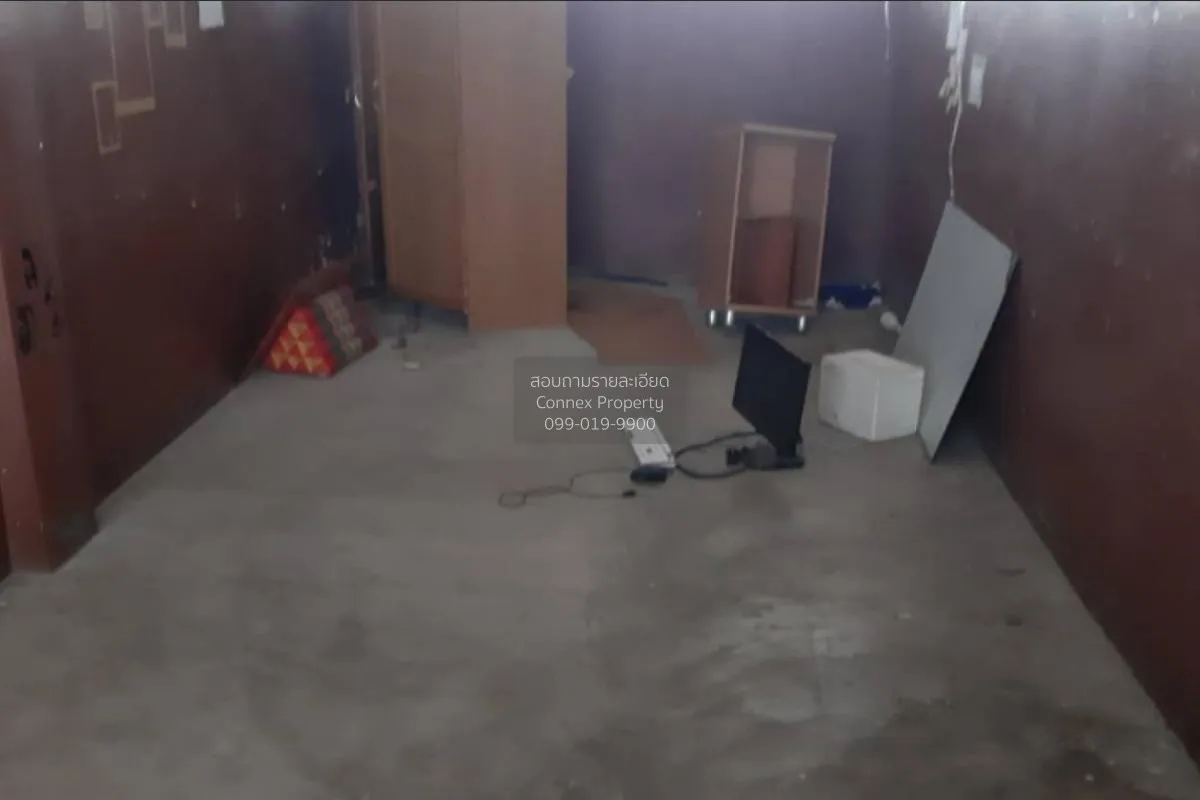 For Sale Commercial building 3.5 floors (2 units) Soi Ekachai 24  4